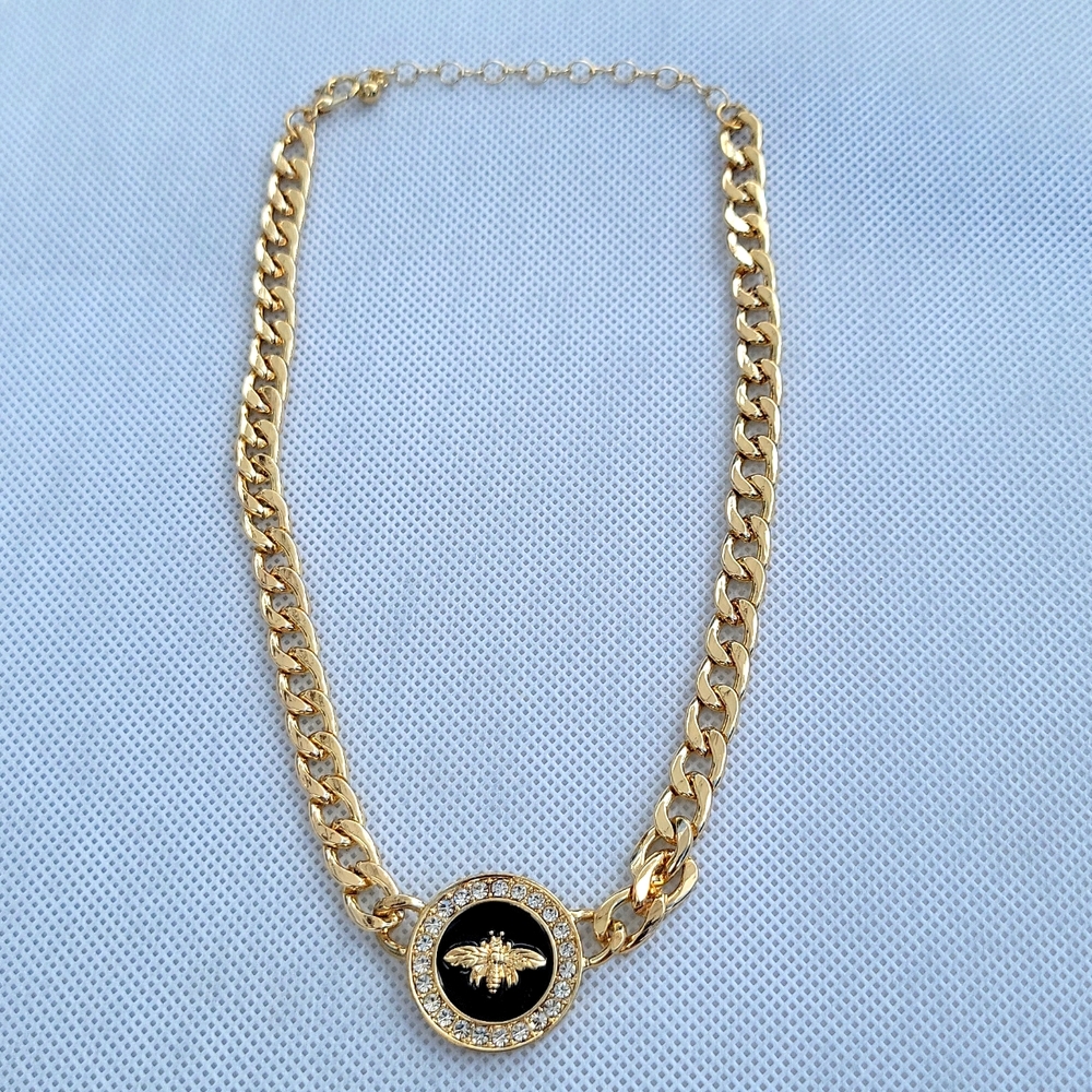 Bee Medallion Pendant Necklace Silvertone Crystal Accents 16" + 2" Adj · New - Picture 10 of 12